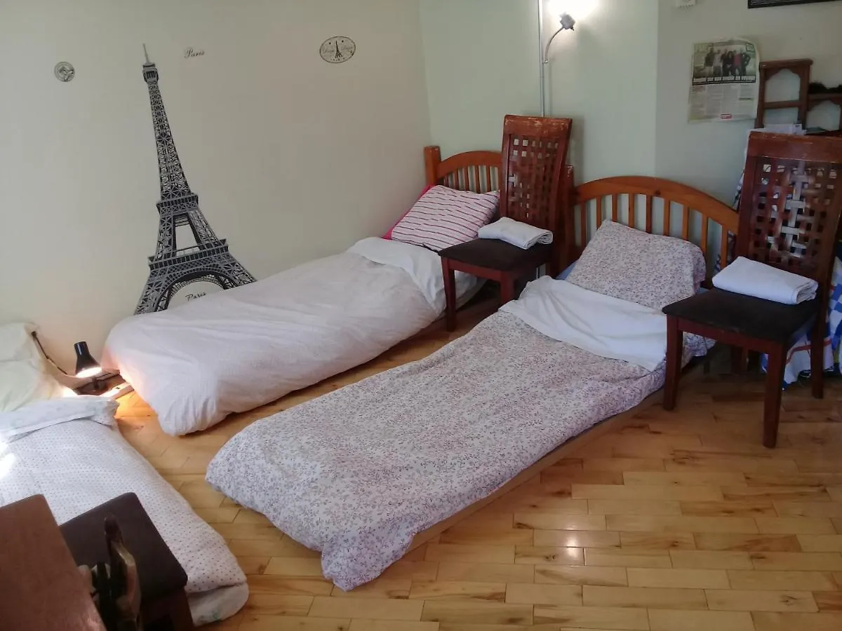 מונטריאול Pink Piano Homestay In A Funky Tiny Appartment To Share With Curtains As Dividers -- Hebergement Aux Rideaux Chez L'Habitant 0*,  קנדה