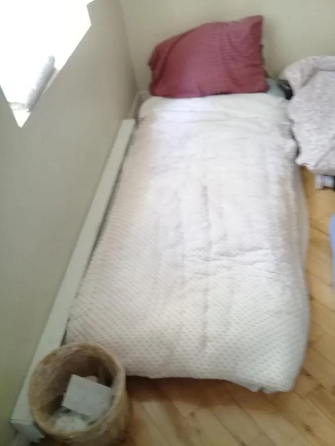 מונטריאול Pink Piano Homestay In A Funky Tiny Appartment To Share With Curtains As Dividers -- Hebergement Aux Rideaux Chez L'Habitant קנדה